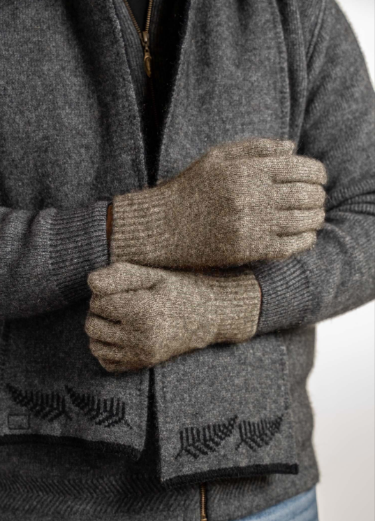 PLAIN GLOVES
