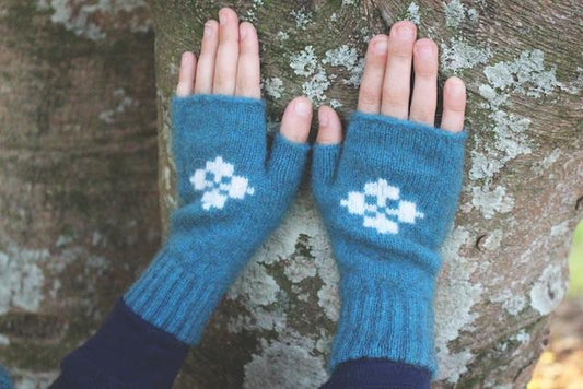 CHILD'S FINGERLESS MITTEN - Woolshed Gallery
