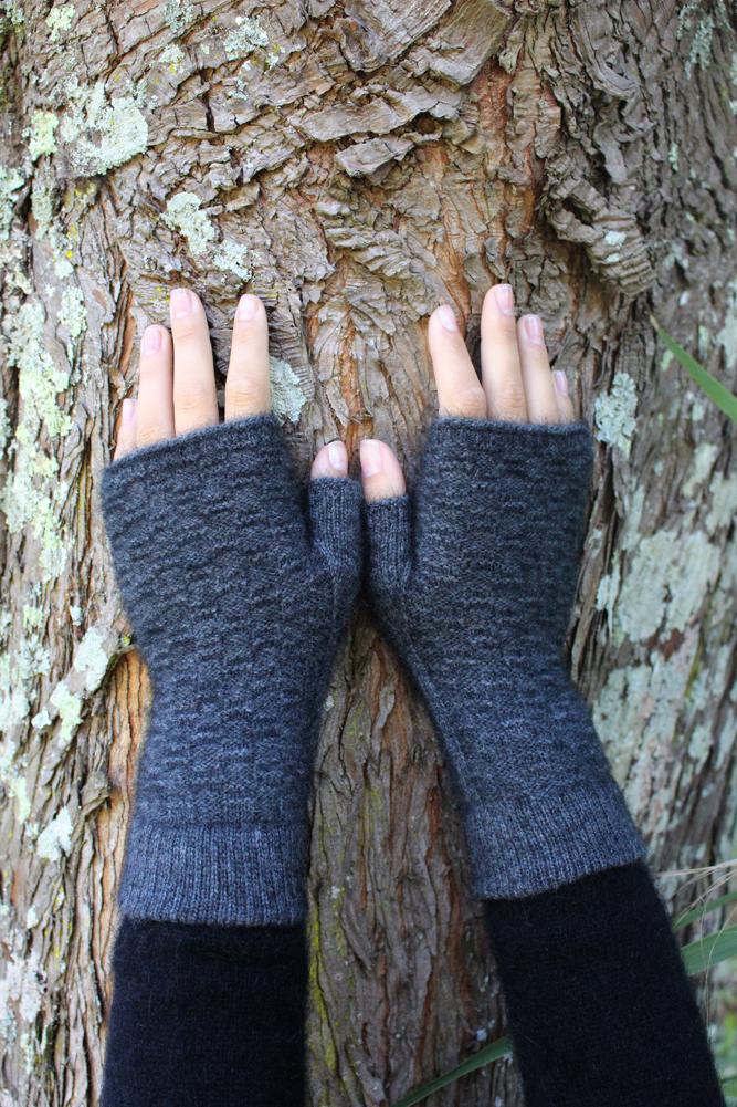 DASH FINGERLESS MITTEN - Woolshed Gallery