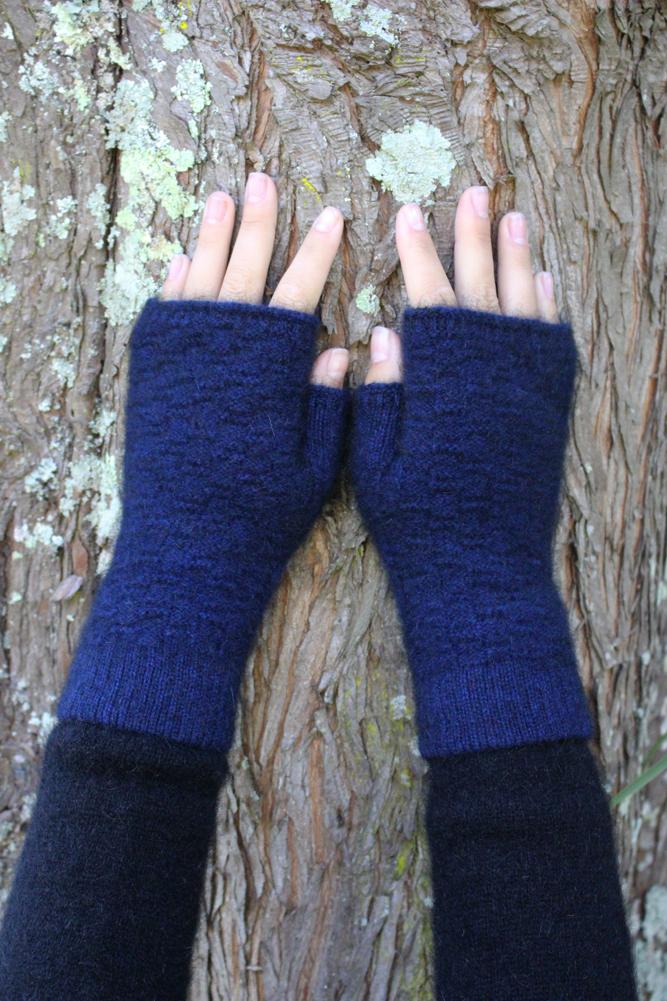 DASH FINGERLESS MITTEN - Woolshed Gallery