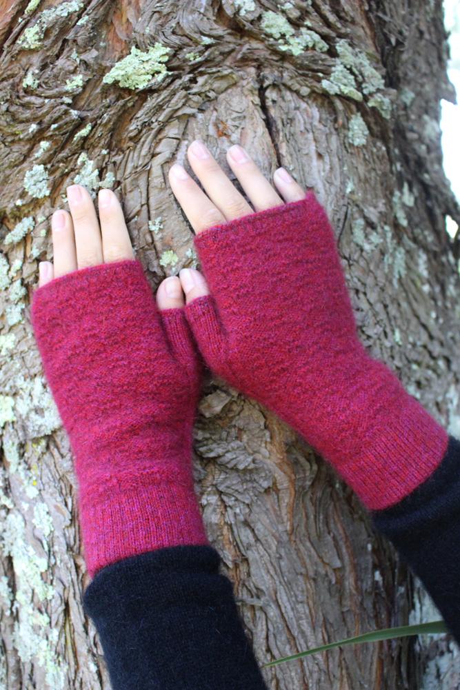 DASH FINGERLESS MITTEN - Woolshed Gallery