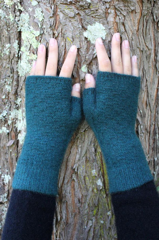 DASH FINGERLESS MITTEN - Woolshed Gallery
