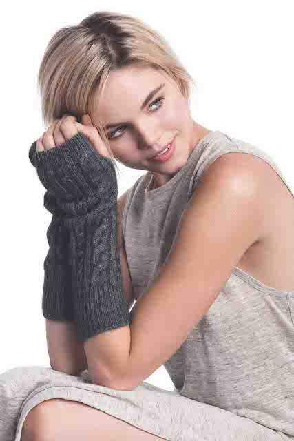 CABLE GLOVELETS - Woolshed Gallery