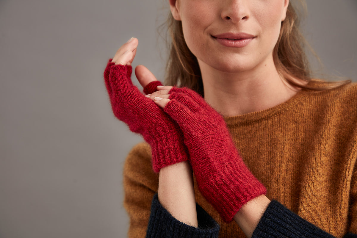 OPEN FINGER GLOVES