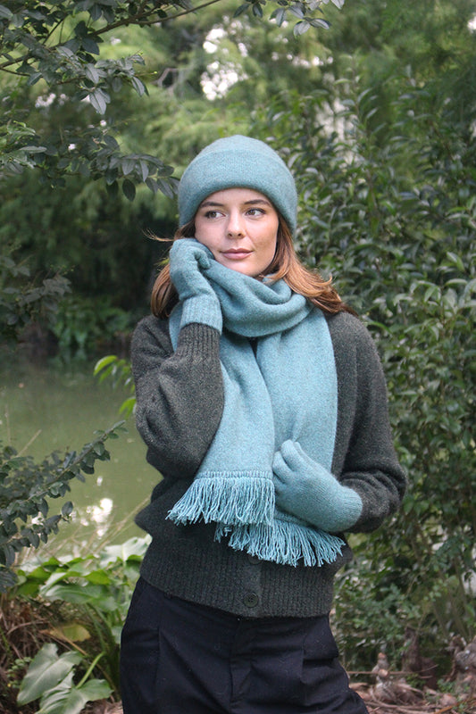 PLAIN GLOVE