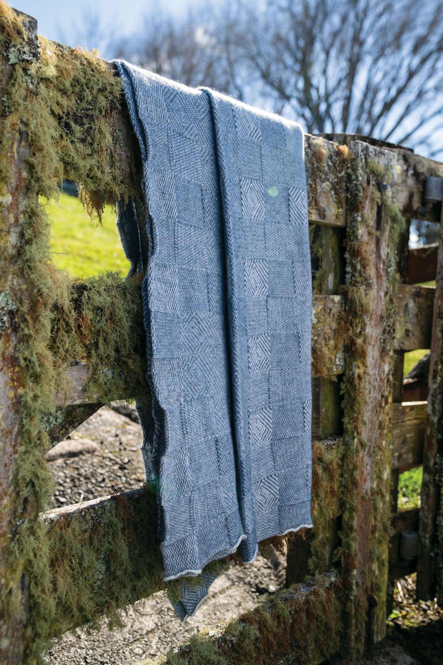 JACQUARD THROW