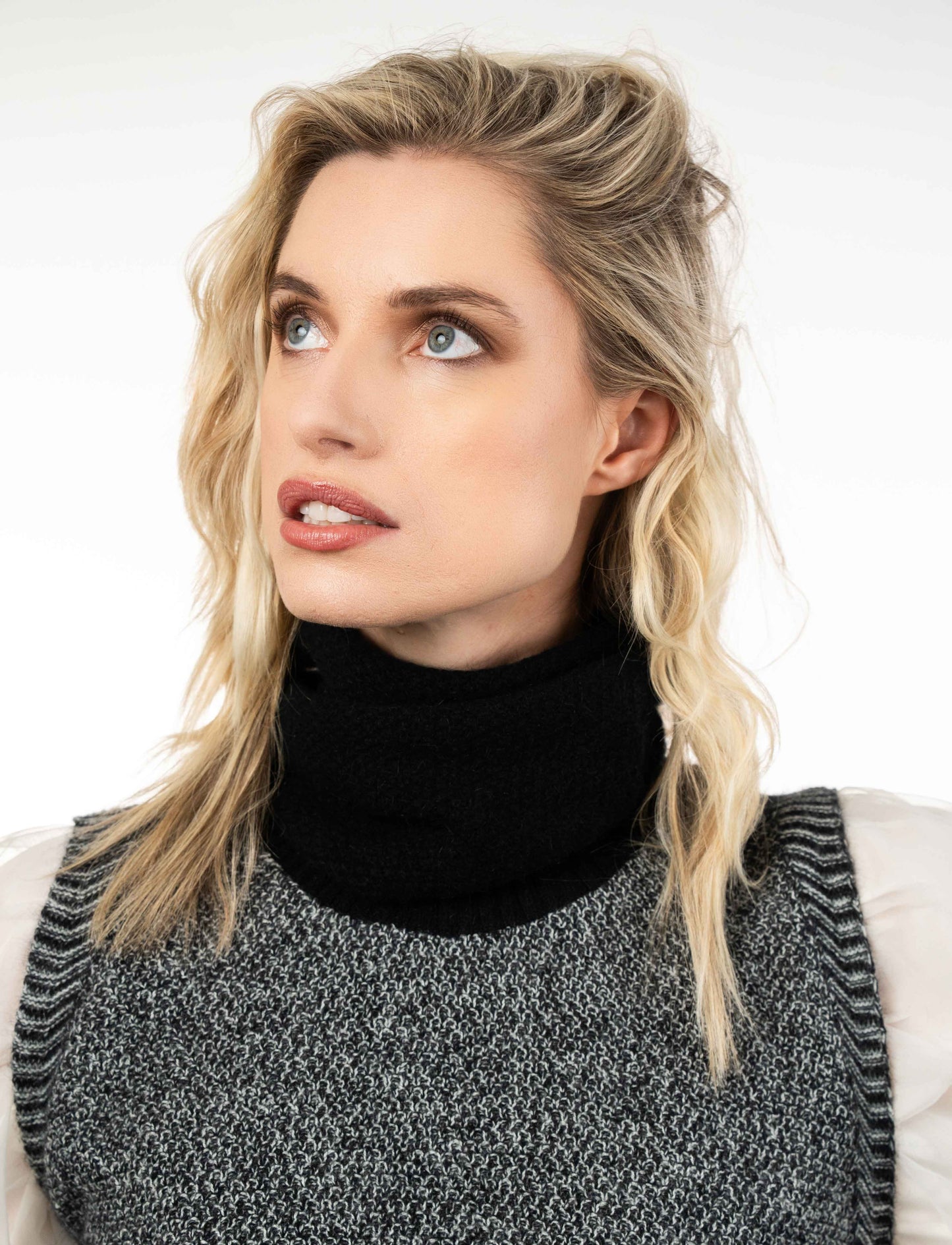 MOSS STITCH NECK WARMER