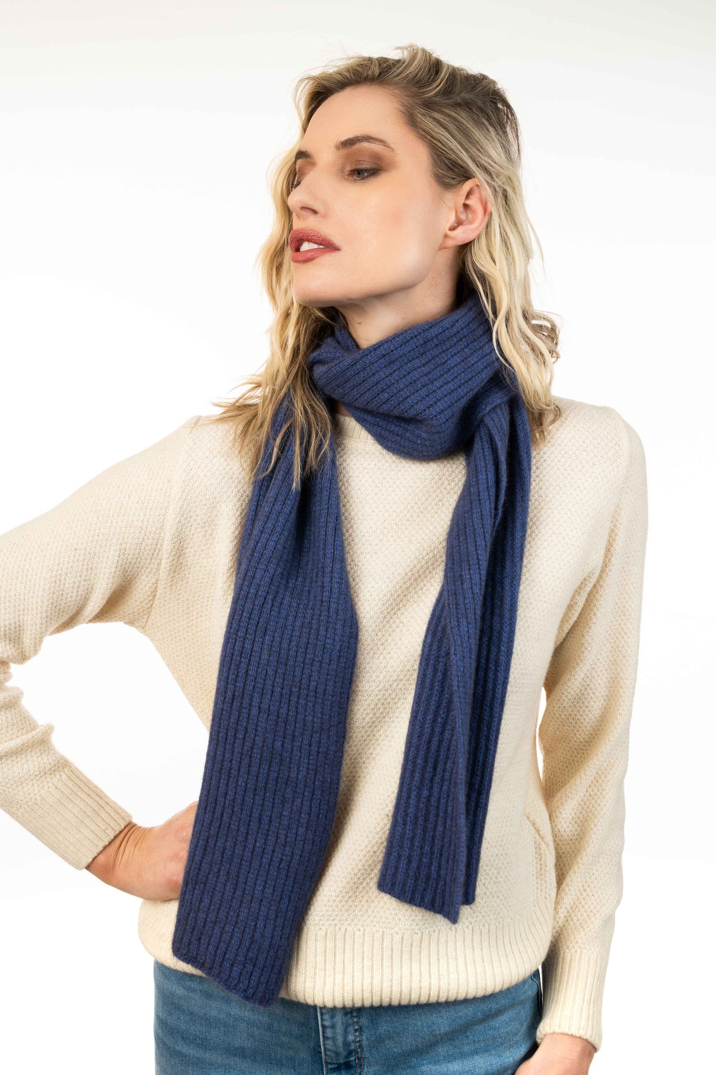RIBBED KEYHOLE SCARF