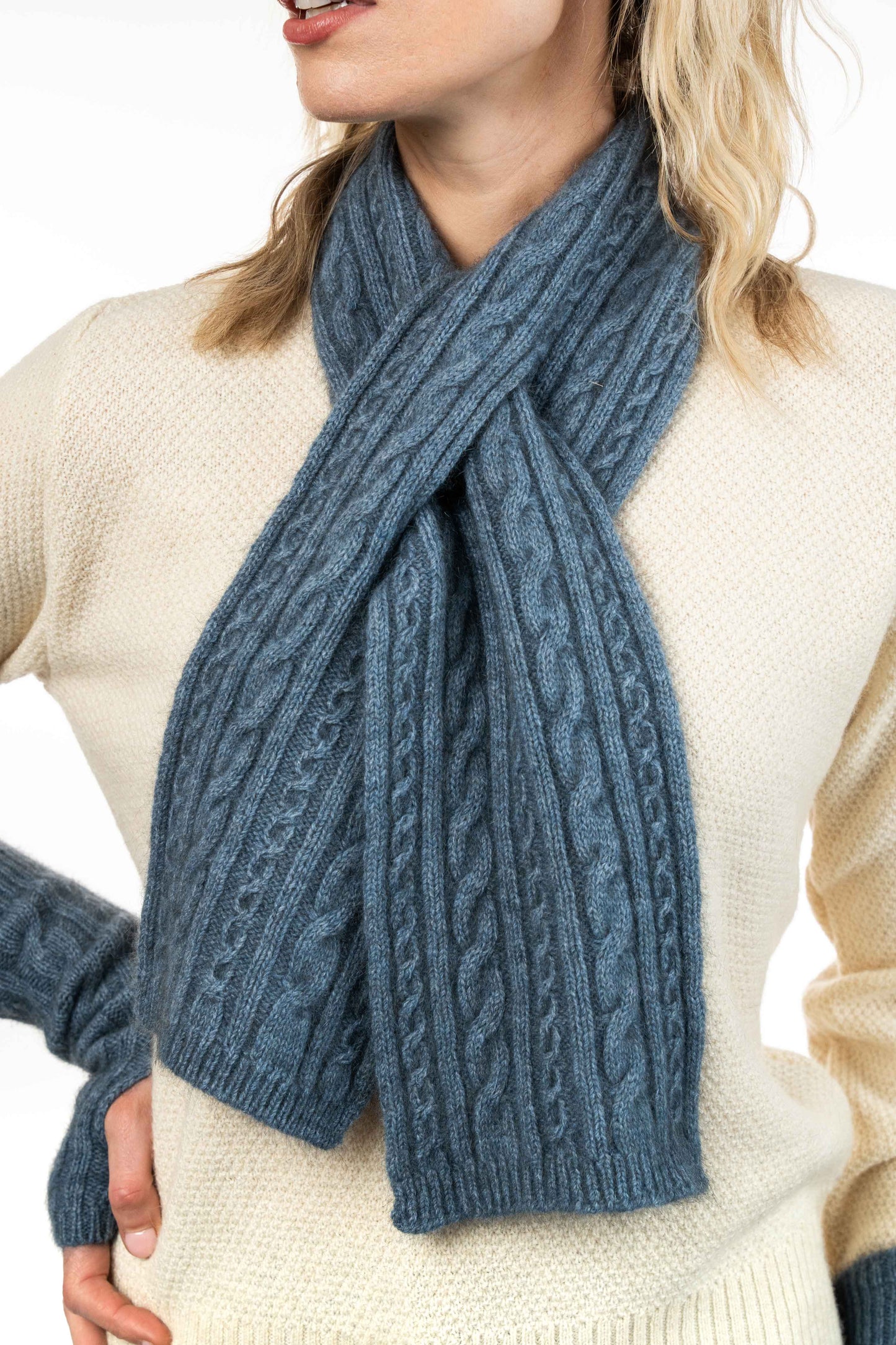 CABLE SCARF