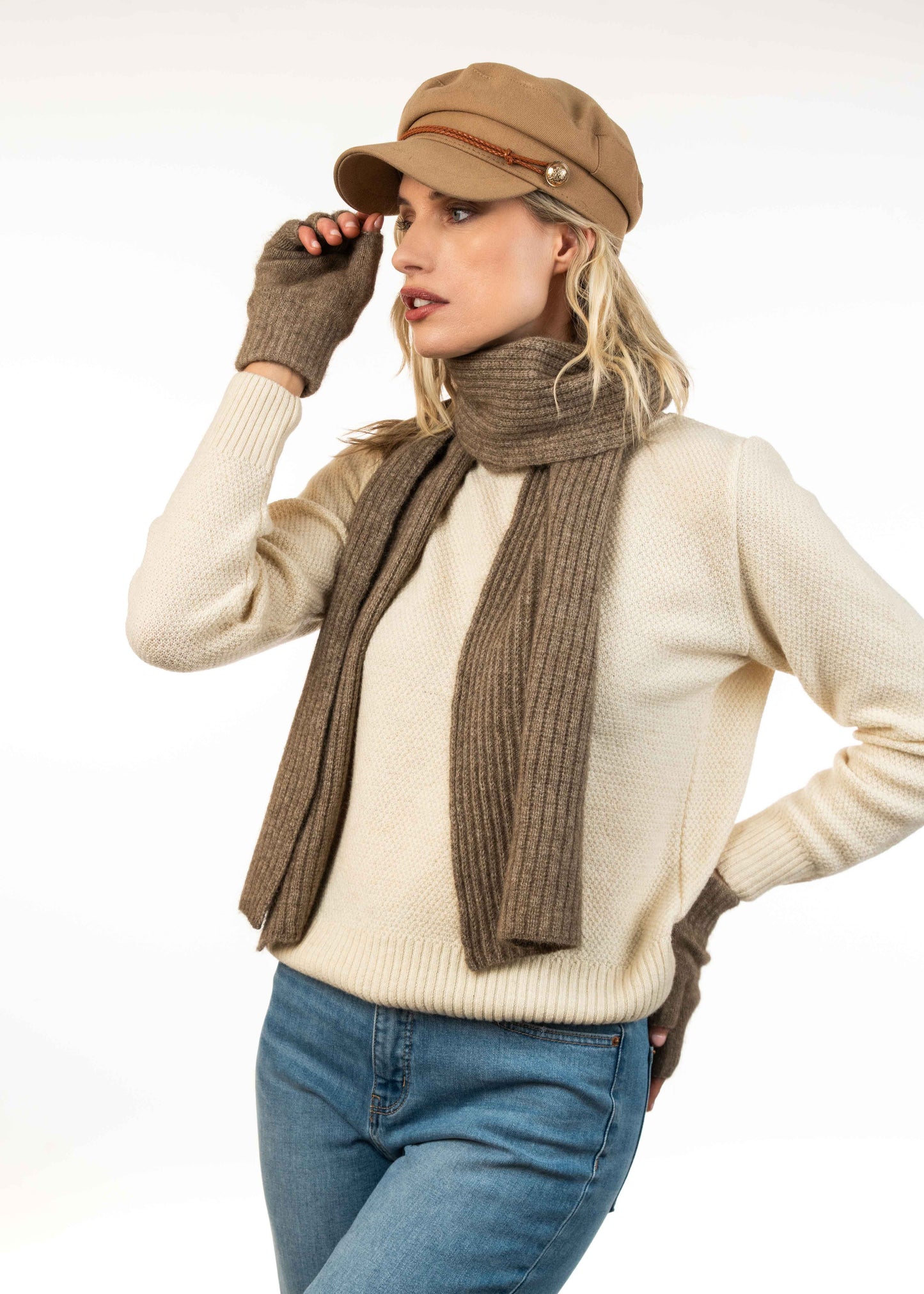FINGERLESS GLOVES