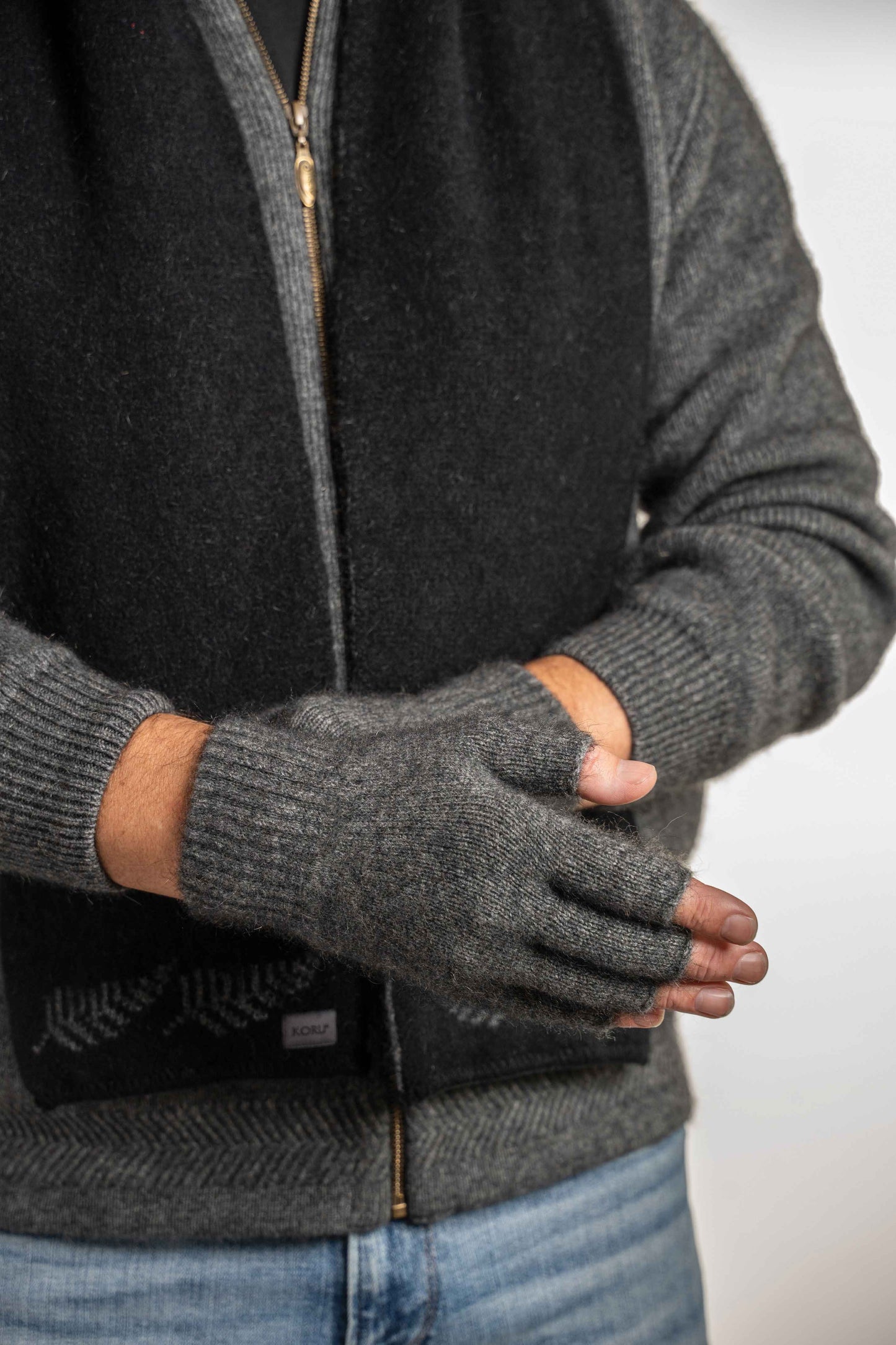 FINGERLESS GLOVES