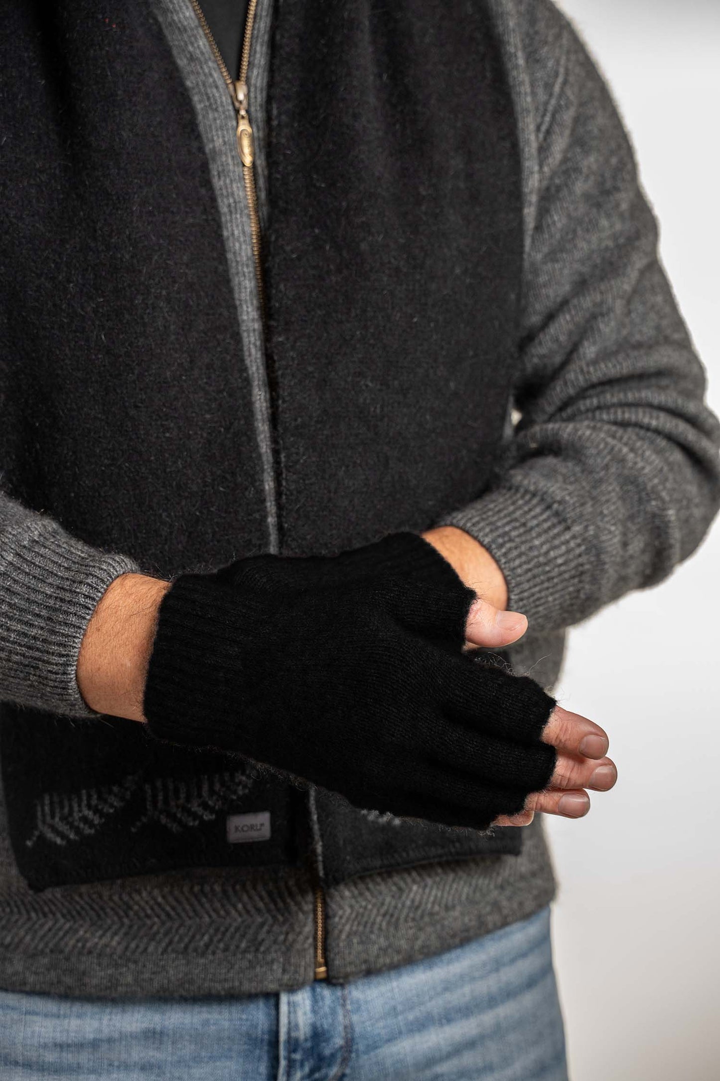 FINGERLESS GLOVES