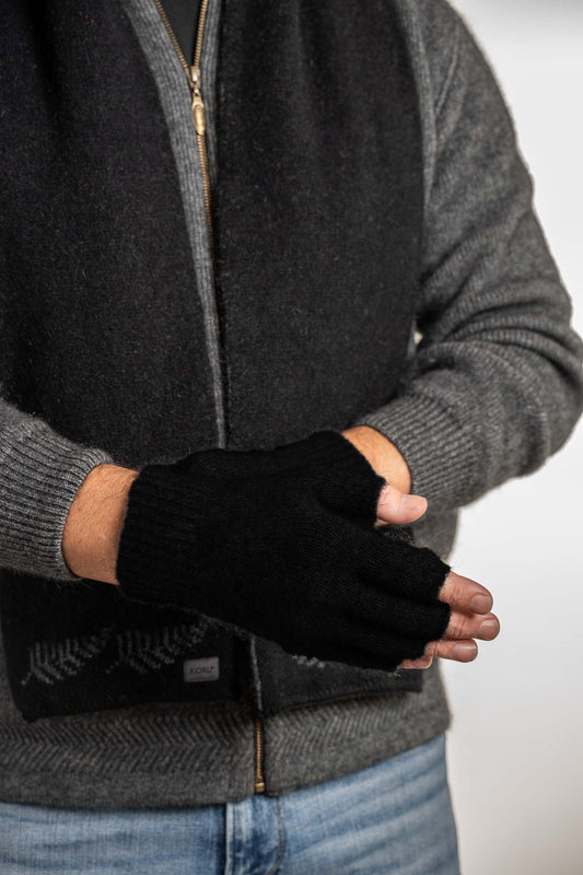 FINGERLESS GLOVES