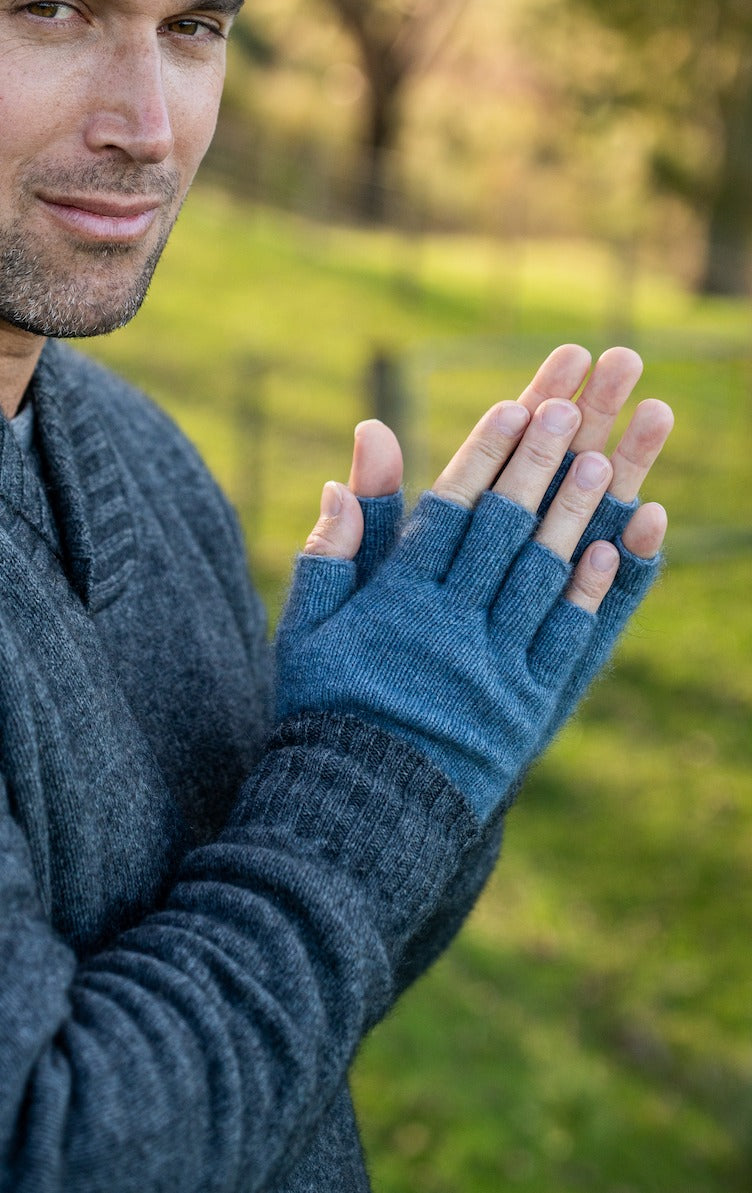 FINGERLESS GLOVES