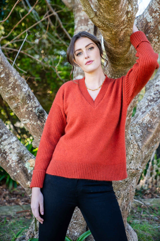 V NECK RIBBED JUMPER