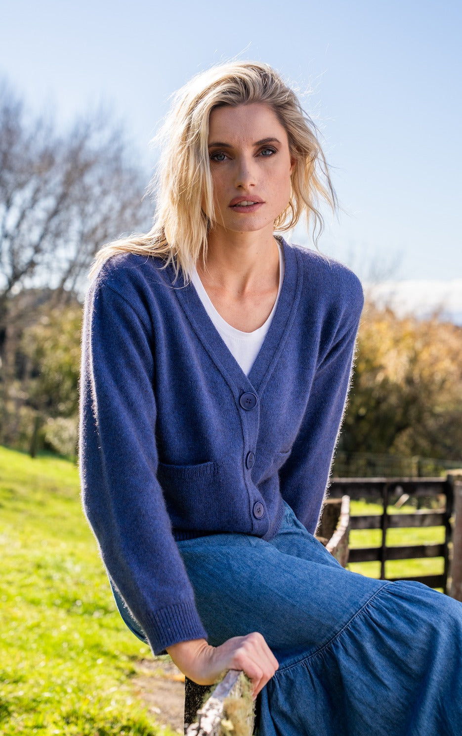 CLASSIC V NECK CARDIGAN