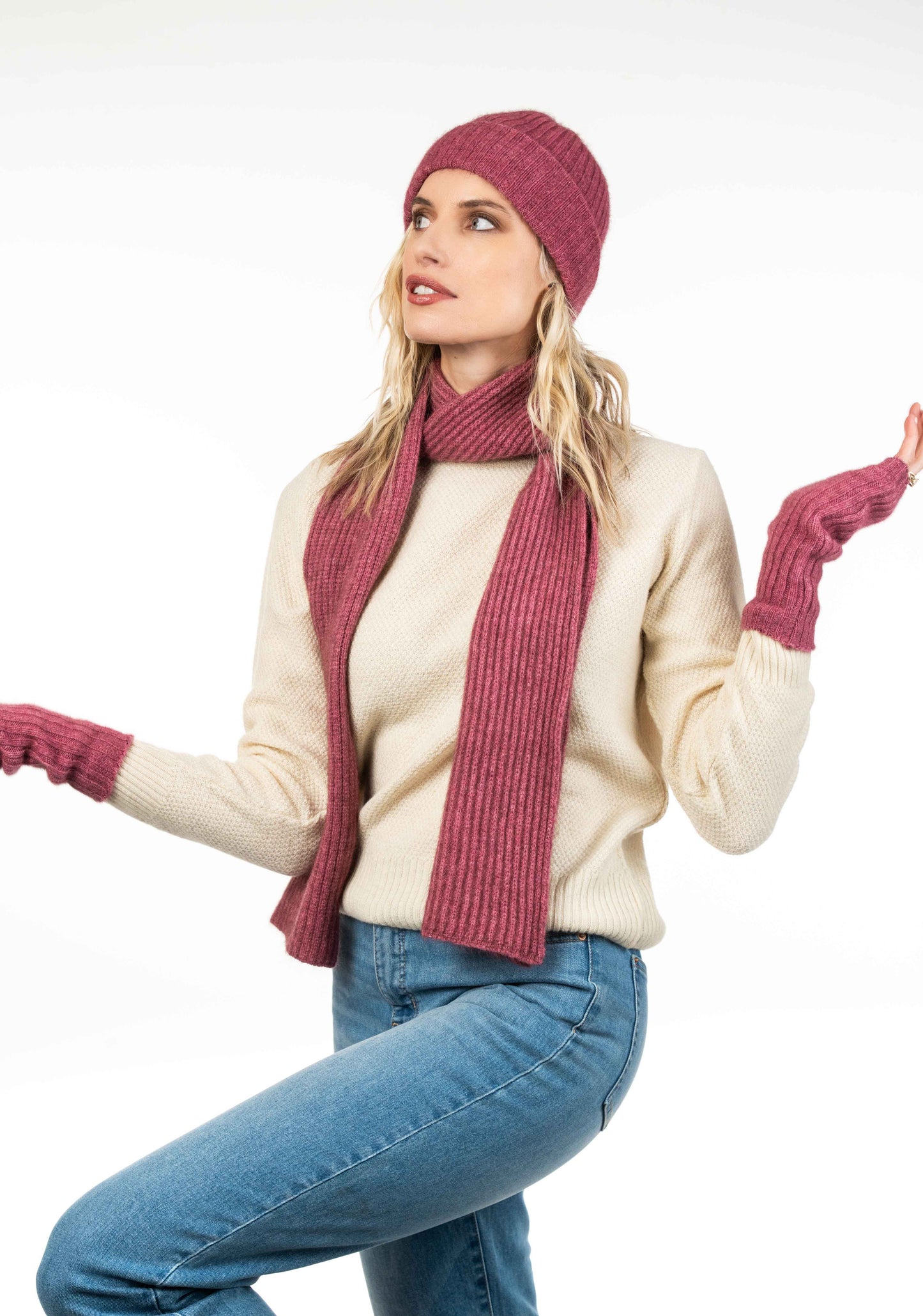 RIBBED KEYHOLE SCARF