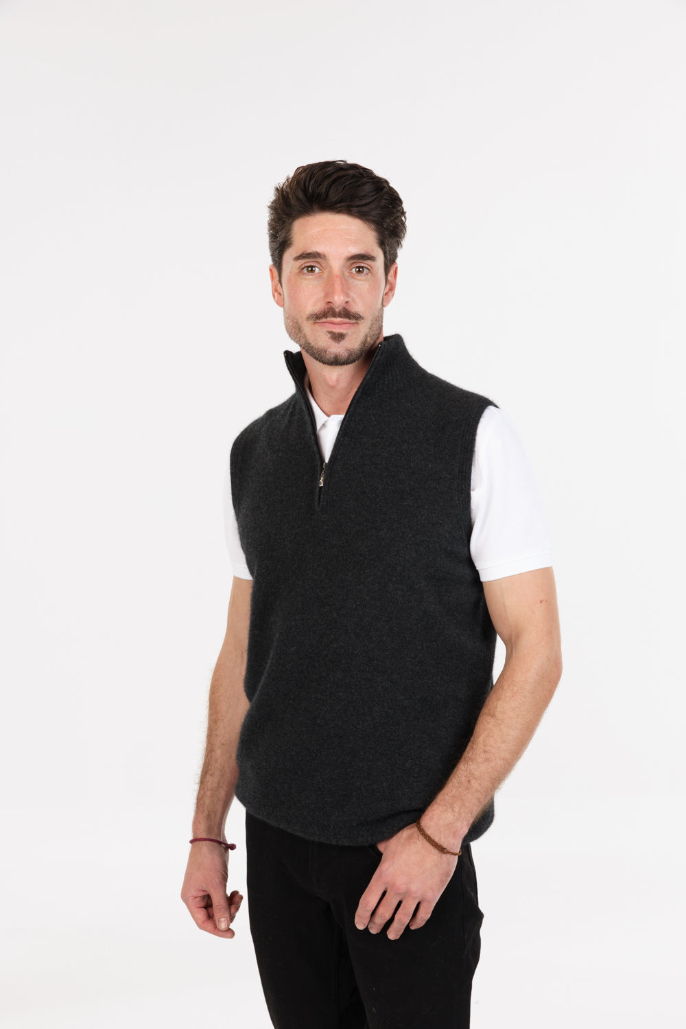 SLEEVELESS HALF ZIP VEST