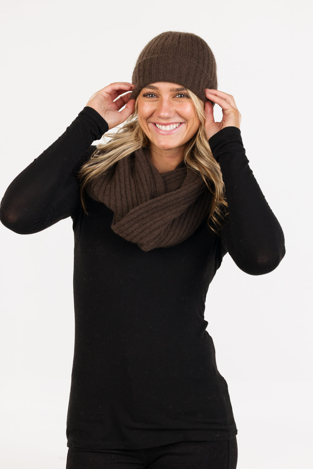 RIBBED LOOPED SCARF