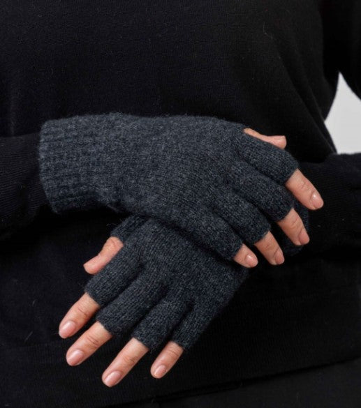 FINGERLESS GLOVES