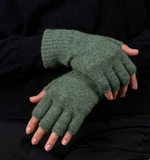 FINGERLESS GLOVES