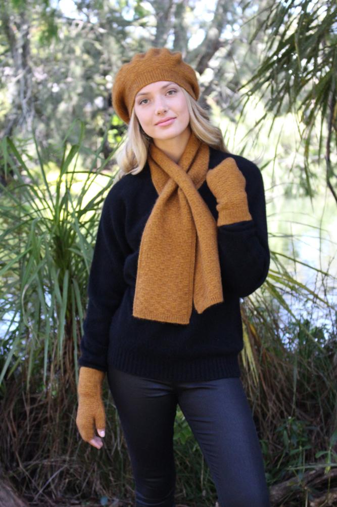 DASH KEYHOLE SCARF - Woolshed Gallery